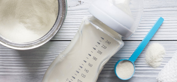 What are the differences between powdered and liquid infant milk?