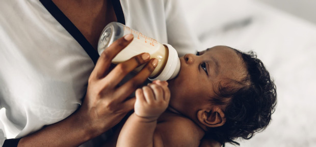 Quelle eau utiliser pour le biberon de bébé ?